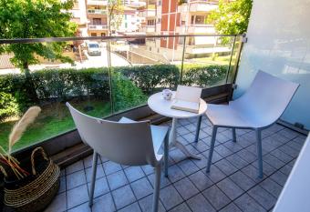 Prestige du lac 7 allows 18 year olds to book a room