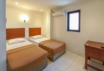 OYO 90380 Andalus Hotel Syariah allows 18 year olds to book a room