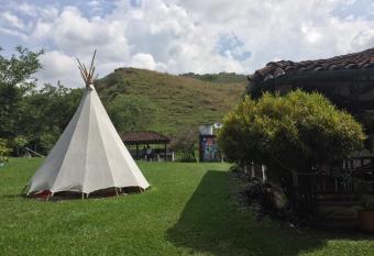 Ginebra Glamping has Balcony rooms