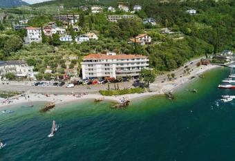 Torbole Aparthotel has Balcony rooms