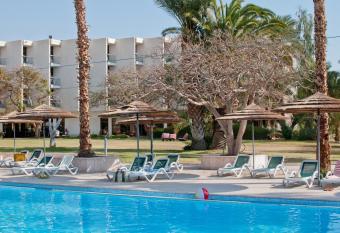 Leonardo Inn Hotel Dead Sea allows 18 year olds to book a room