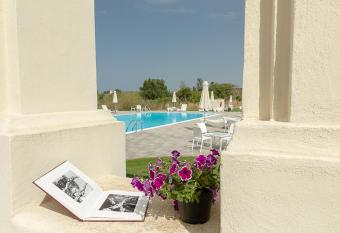 Hotel Villa Calandrino has Balcony rooms