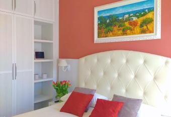 Golf & Beach Hotel B&B has Balcony rooms