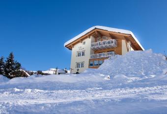 Villa Claudia has Balcony rooms
