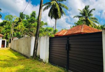 VILLA 826 Ahungalla has Balcony rooms