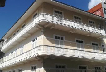 Apartotel Casa Franco allows 18 year olds to book a room