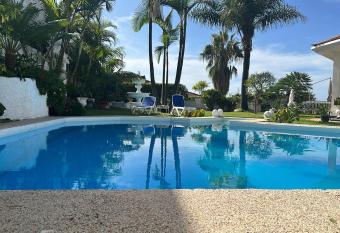 Villa Famosa allows 18 year olds to book a room