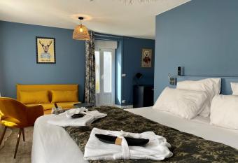 Maison des Dunes allows 18 year olds to book a room