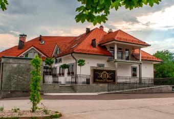 Houston Resort has Balcony rooms