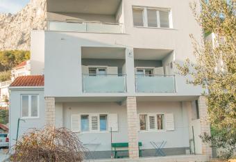 Apartments Vuli   has Balcony rooms