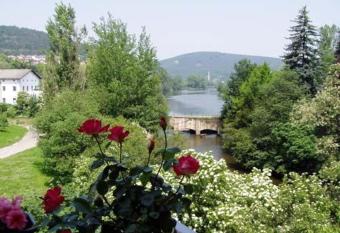 Family hotel Maxim has rooms with a private hot tub