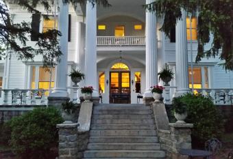 Albemarle Inn - Asheville has Balcony rooms