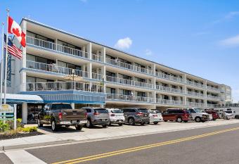 Beau Rivage Beach Resort has Balcony rooms