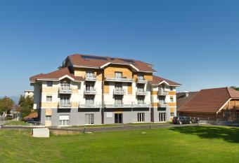 Villa Thermae Thonon-Les-Bains allows 18 year olds to book a room