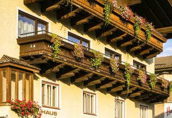 Haus Maria has Balcony rooms