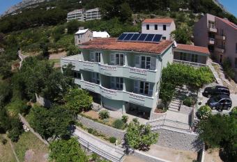 Apartments Tina has Balcony rooms