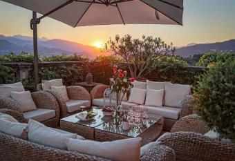 Villa Colletto has Balcony rooms