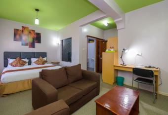 Maple Inn Hotel allows 18 year olds to book a room