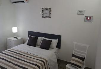 El Palomar Misiones 6574 allows 18 year olds to book a room