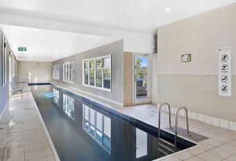 Rural 5 Star Villa s with Resort Amenities has rooms with a private hot tub