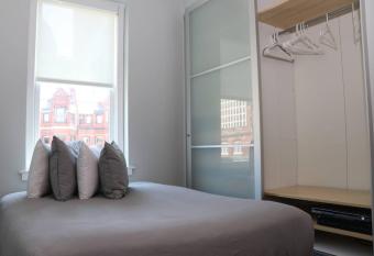 Comfortable Studio in Back Bay, Newbury St. #7 allows 18 year olds to book a room