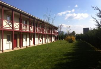 Couett  Hotel Rumilly allows 18 year olds to book a room