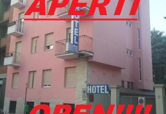 Hotel Bristol allows 18 year olds to book a room