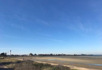 Acc  s direct mer. Plage du D  barquement allows 18 year olds to book a room