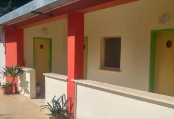 EIlon Hostel B&B has Balcony rooms