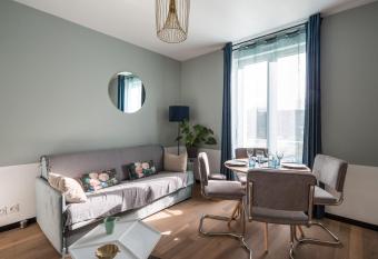 Cosy T2 gare, intra-muros & plage    proximit   allows 18 year olds to book a room