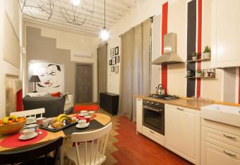 Charm apartment Pietrasanta has Balcony rooms