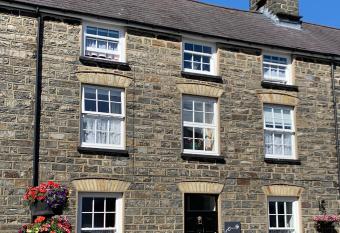 Evangelisa allows 18 year olds to book a room