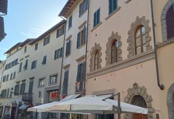 casamachiavelli allows 18 year olds to book a room