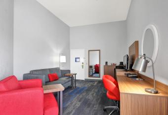 Express Inn has Balcony rooms