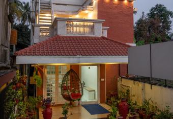 Adams Cottage Kochi has Balcony rooms