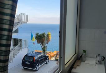 Casa Vacanze Donna Elena has Balcony rooms