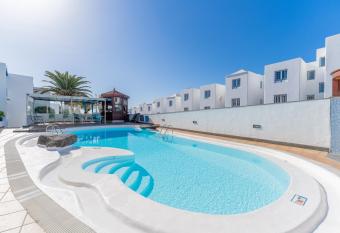 Apartamentos Isla de Lobos - Adults Only has Balcony rooms