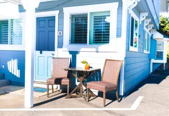 Ocean Echo Inn And Beach Cottages has Balcony rooms