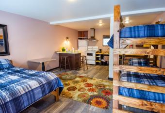 Red Door Lodge allows 18 year olds to book a room