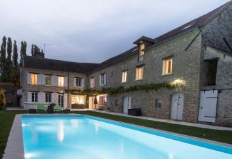 Le clos de Chaussy allows 18 year olds to book a room
