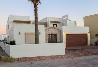 Casa Lucy sleeps 10 has rooms with a private hot tub