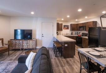 Moab Redcliff Condos has rooms with a private hot tub