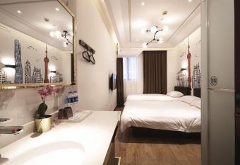 Meego Yes Hotel has Balcony rooms