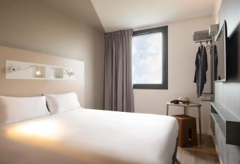 ibis budget Gonesse allows 18 year olds to book a room