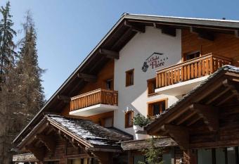 Le Chalet de Flore has Balcony rooms