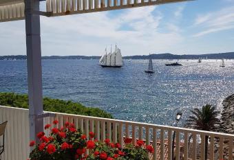 Duplex cinq   toiles de la Baie de st Tropez has Balcony rooms