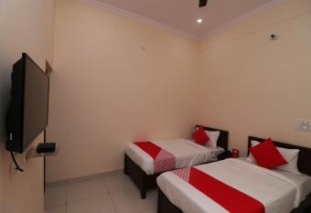 OYO Flagship 27941 Sangam Darshan allows 18 year olds to book a room