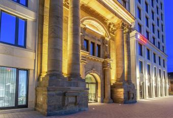 Hilton Garden Inn Mannheim allows 18 year olds to book a room