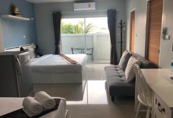 Khao Oat airport has Balcony rooms