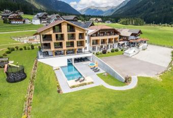 Hotel Tyrol has Balcony rooms